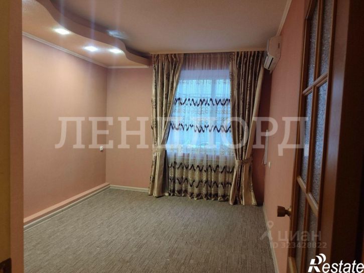 3-комн квартира ул Думенко, 8,  д. 8