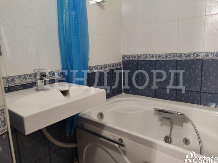 3-комн квартира ул Думенко, 8,  д. 8