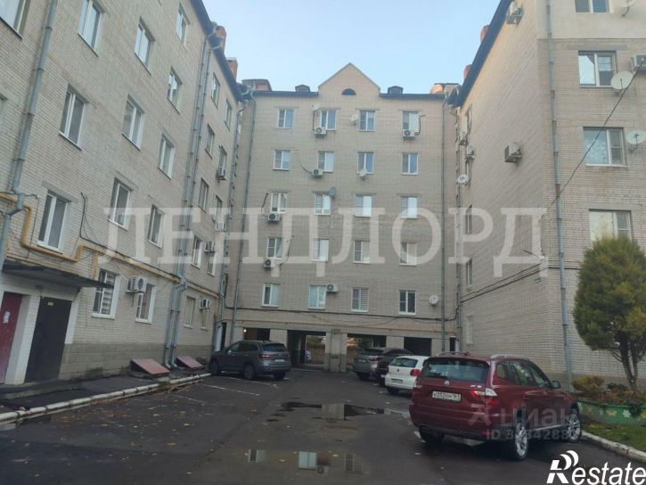 3-комн квартира ул Думенко, 8,  д. 8