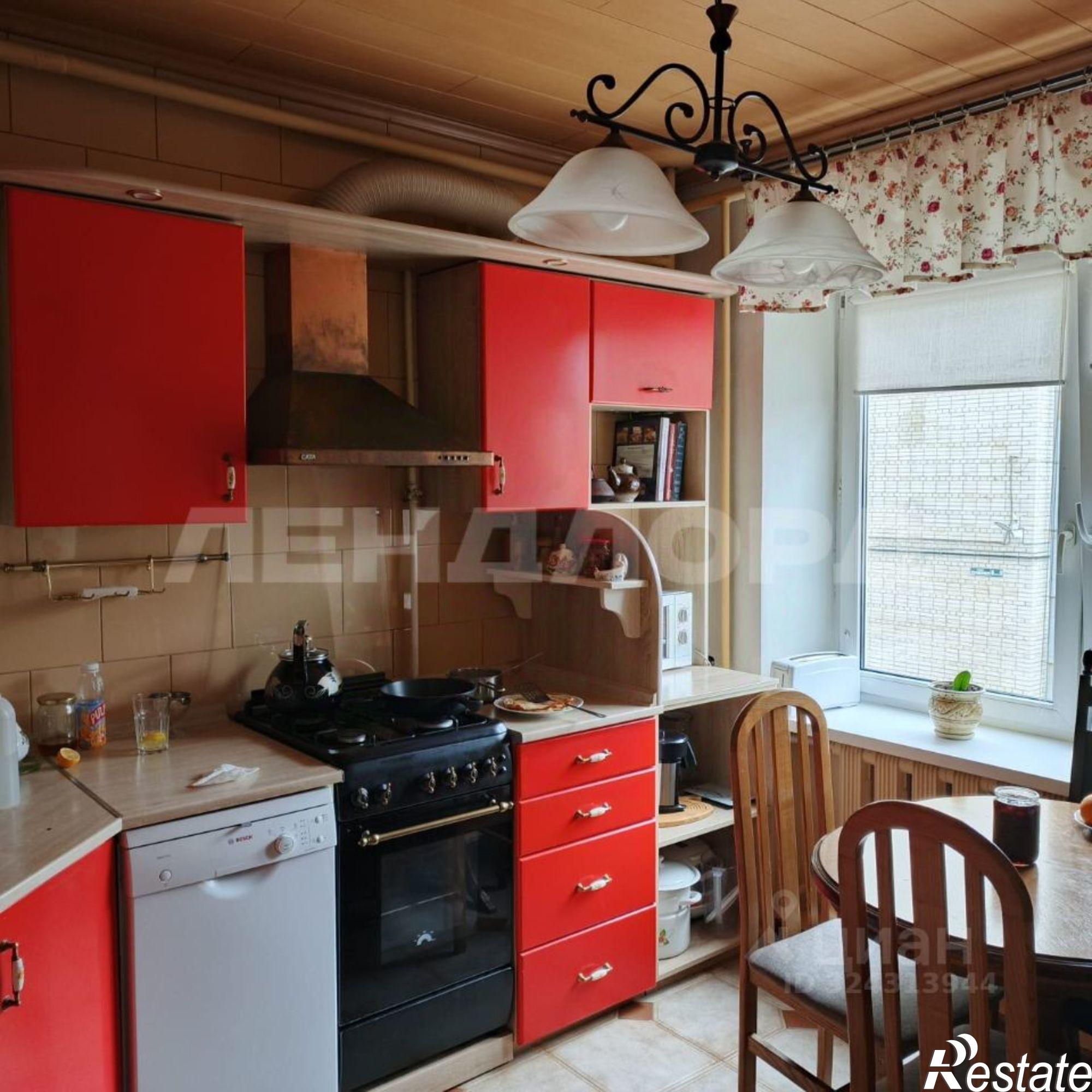 Купить квартиру за 10 000 000 рублей на ул Думенко, 8