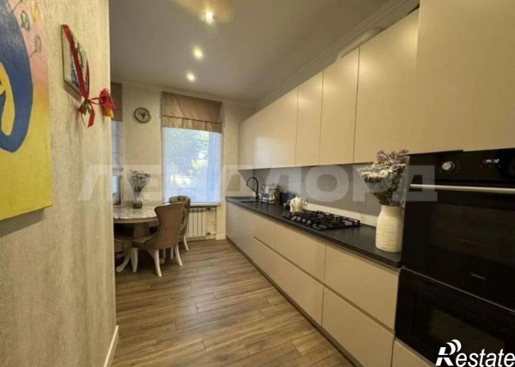 4-комн квартира улица Кривошлыкова, 7