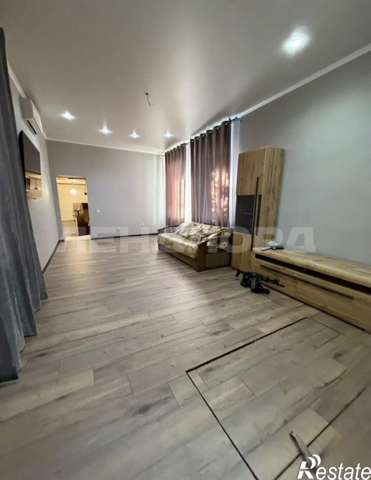 3-комн квартира улица Грекова, 43