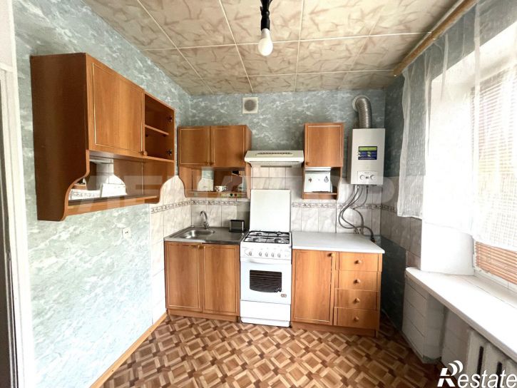 2-комн квартира улица Титова, 4