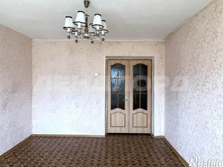 2-комн квартира улица Титова, 4