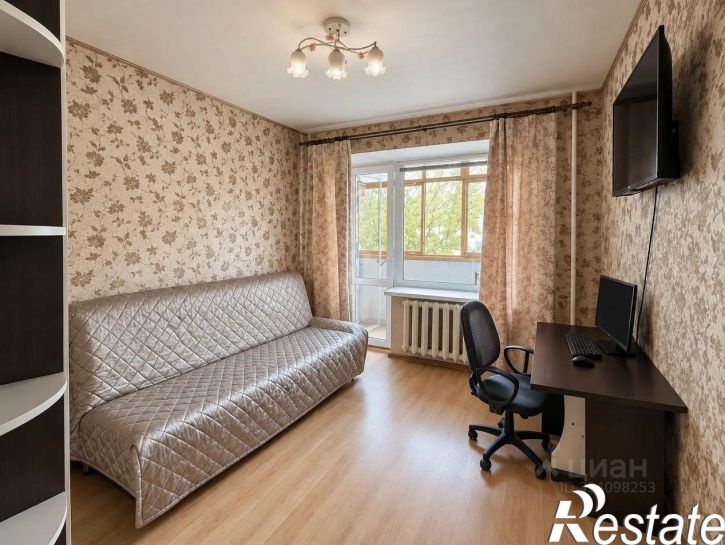 4-комн квартира улица Петрова, 44,  д. 44
