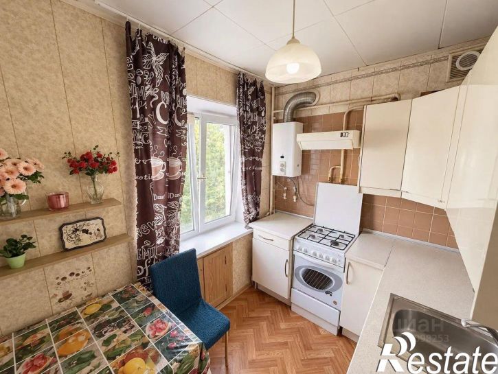 4-комн квартира улица Петрова, 44,  д. 44