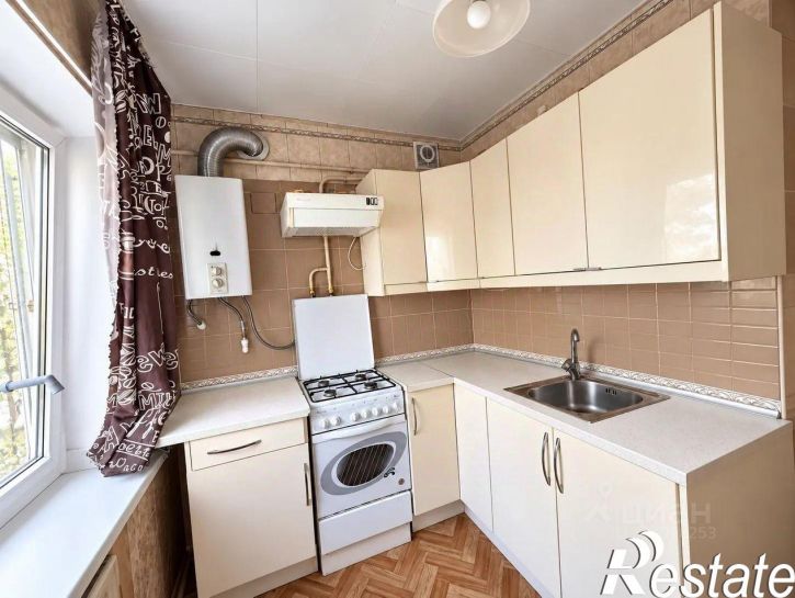 4-комн квартира улица Петрова, 44,  д. 44